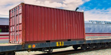 Dünya çapında lojistik taşımacılıklarda liman, nakliye ve konteynır hizmetlerindeki konteynırlar