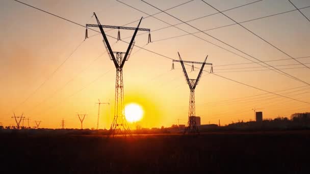 Закат Высоковольтной Линии Электропередачи — стоковое видео