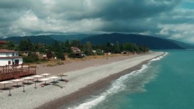 Dağ manzaralı Beach