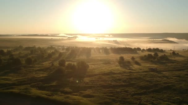 Niebla en el pueblo ruso — Vídeo de stock