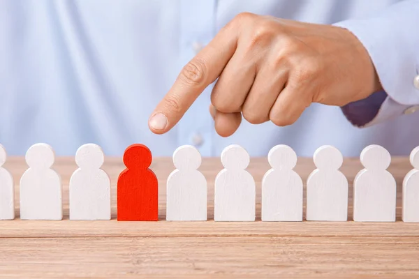 Choosing a good leader worker from the crowd of bad. HR. Man in  shirt points  finger at a good worker. — Stock Photo, Image