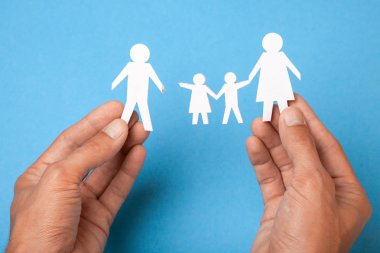 Aile terk etti, boşanma. Baba aile, kocasının dul ölümünden yaptı