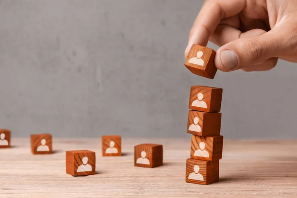 Building team. leader builds  team from cubes with employees. Recruitment concept — Stock Photo, Image