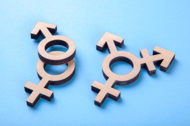 Transseksüel ile cinsiyet simgeleri bir adam ve kadın mavi ağacının sembolü