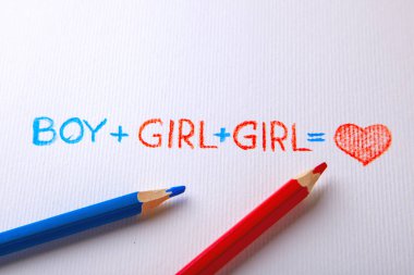 Üç için seviyorum. İki adam ve bir kız, bir ortak vatana ihanet seçimi