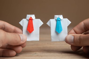İşveren iki çalışanları seçer. İyi çalışan için arıyorum. Lider. HR, İKY kavramları