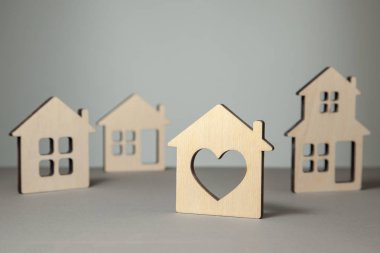 Arama ve satın alma ve kiralık evlerin seçimi. Birçok ev modelleri