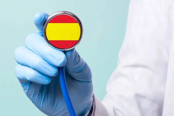 Medicine in Spain is free and paid. Expensive medical insurance. Treatment of disease at the highest level Doctor stethoscope — Stock Photo, Image
