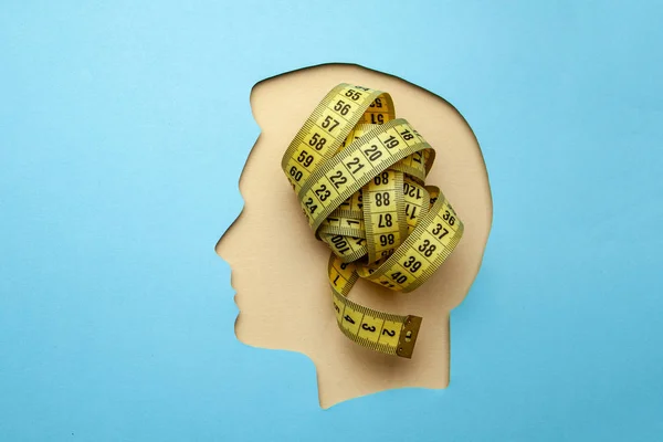 Sadece diyet hakkında düşünceler. Ne seçmek için diyet? Erkek baş ve sarı bant ölçme — Stok fotoğraf