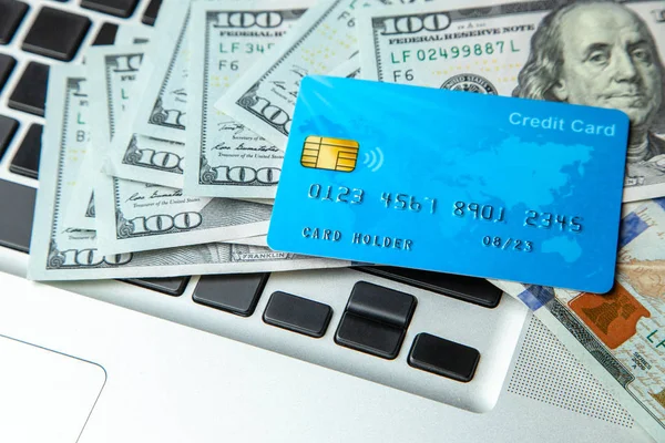 Online shopping in the online store. Money cash dollars and credit card on laptop keyboard — Stock Photo, Image