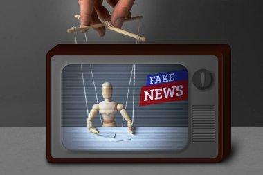 Televizyonda haberleri sahte. Muhabir olarak oyuncak kukla denetler. İnsanları kandırmak için bilgi TV yalan