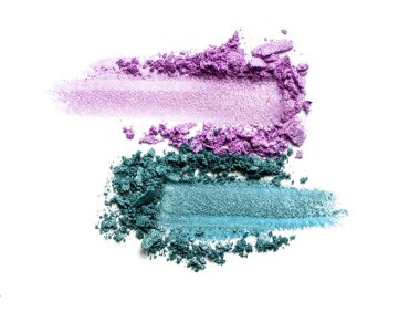 Beyaz bir arka plan üzerinde göz farı. Makyaj için dağınık allık örnek. Mor ve nane renk.