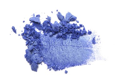 Beyaz bir arka plan üzerinde göz farı. Makyaj için dağınık allık örnek. Mavi renk