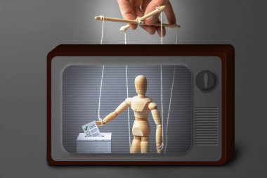 Kuklacı bebek yönetir. Oylama sahtekâr olduğunu. Televizyonda, kişi bir semaver, yanlış ses koymak için bir kağıt bale kutu düşürür. Televizyonda sahte haberleri