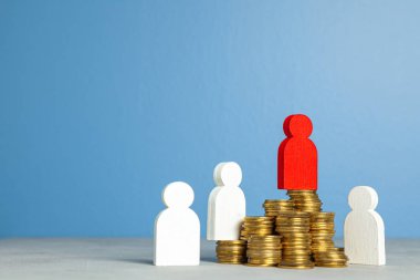 Sikke ve figürinler yığını işçi veya iş ekibi kiraladı. Metin için boşluk Kopyala.