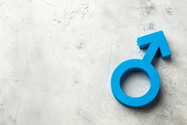Гендерные символы человека в синем на сером фоне — стоковое фото