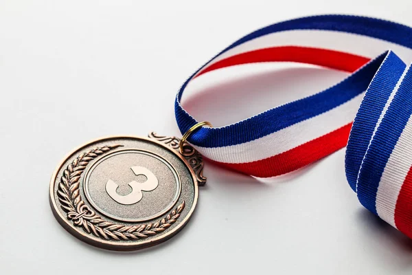 Medalha de bronze. Terceiro lugar prêmio com fita — Fotografia de Stock