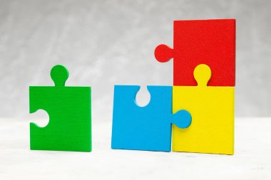 Bulmacanın renkli kısmı. Takım desteği ve ortak yardımı kavramı