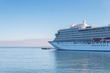 yolcu gemisi limanda
