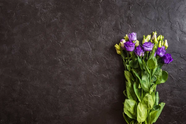 Beautiful Bouquet Purple Eustoma Flowers Black Texture Background Copy Space — Stock Photo, Image