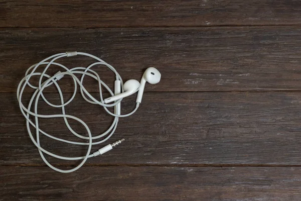 Auriculares Blancos Mesa Madera — Foto de Stock