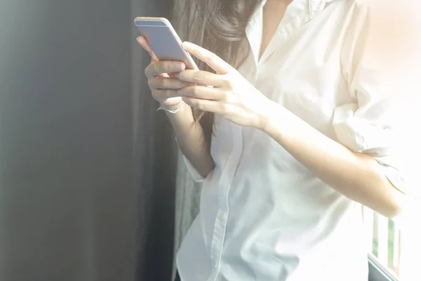 akıllı telefon kullanarak eller Close-Up 