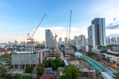 Bangkok Tayland - 12 Ekim: kule vinç Bangkok Tayland Bangkok Tayland 12 Ekim 2018 üzerinde bina yüksekliği inşaat çalışmalarında