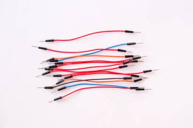 Breadboard Jumper Kablo teller beyaz arka plan üzerinde
