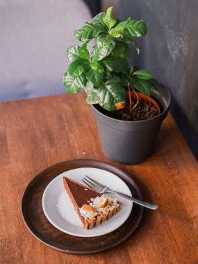 plaka tatlı kafe, ev yapımı vişneli tart, tatlı kek çikolatalı kek