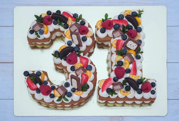 Hermoso Pastel Cumpleaños Forma Del Número Treinta Uno —  Fotos de Stock