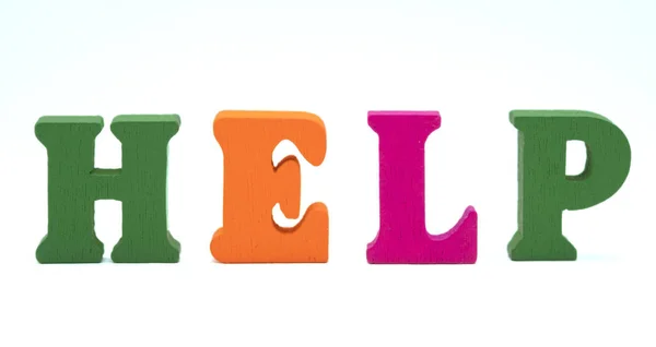 Angielskie słowo pomoc kolorowych drewnianych liter na białym tle — Zdjęcie stockowe