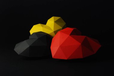 Tasarımcı karton Sevgililer günü gelen poligonal hacimsel kalpler