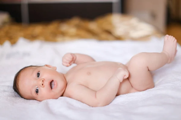 Little baby lying on white blanket naked. — Stock Photo, Image