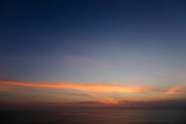 Szép tengeri táj és napnyugtakor ég. — Stock Fotó