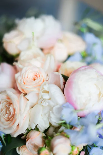 Closeup roze rozen in een boeket. — Stockfoto