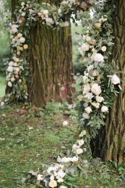 Düğün çiçek arch fotoğraf oturumu için.