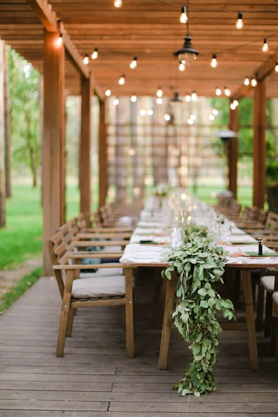 Tablo için Doğum günü düğün restoranda dekore edilmiş.