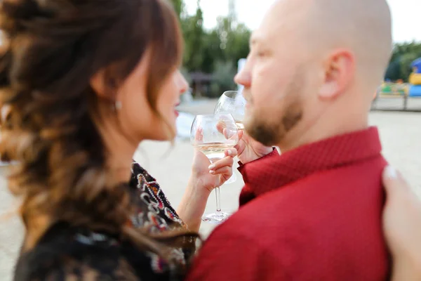 Bald husband wearing red shirt dancing with wife and drinking wine. — Stock Photo, Image