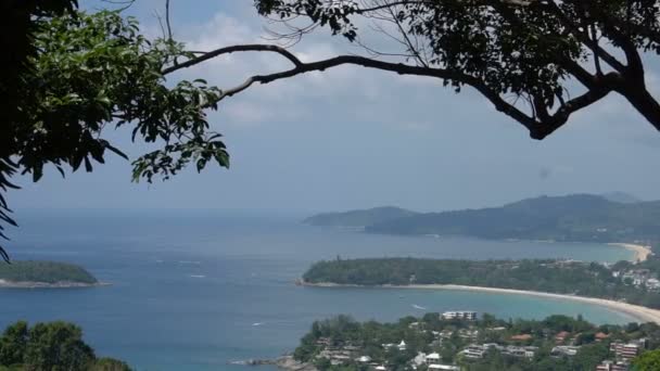 Peneliti menembak pantai laut dari ketinggian . — Stok Video