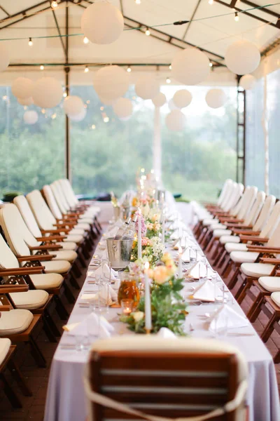 Restoran ziyafet masada görev yaptı.