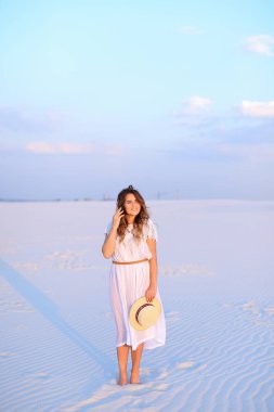 Elbise ve s ayakta tutmak şapka, Genç kadın kişi