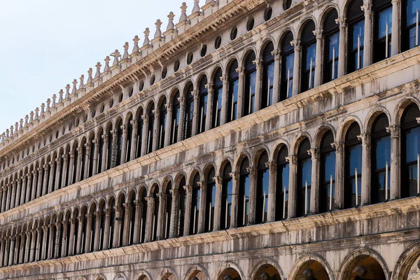 Edificio in piazza San Marco a Venezia . — Foto Stock
