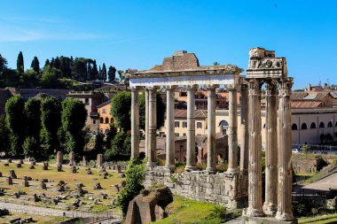 Roma Forumu ve antik sütunlar Roma, İtalya.
