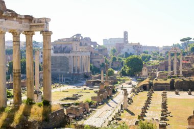 Harika kalıntıları Roma Forumu ve kilise Roma, İtalya.