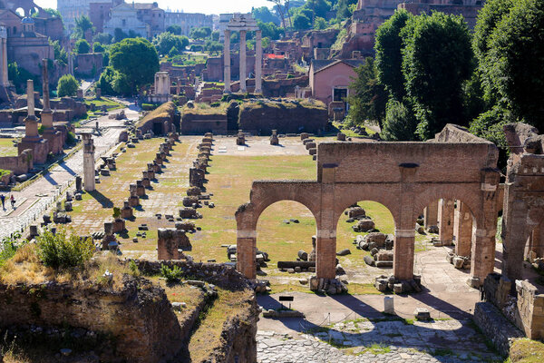 Ruinas famosas del Foro Romano en Roma, Italia . — Foto de Stock