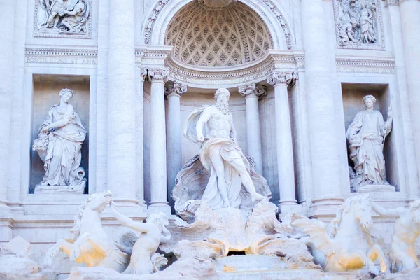 Znakomity rzeźby fontanny di Trevi w Rzymie. — Zdjęcie stockowe