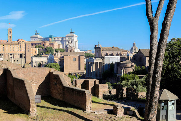 Antiguas ruinas del foro romano en Roma, Italia. — Foto de Stock