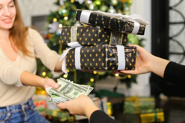 Dancer female getting present from best friend. — Stock Photo, Image