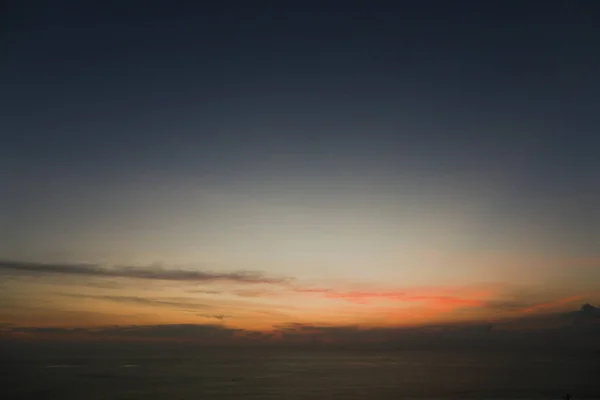 Morze krajobraz i zachód słońca niebo w tle. — Zdjęcie stockowe