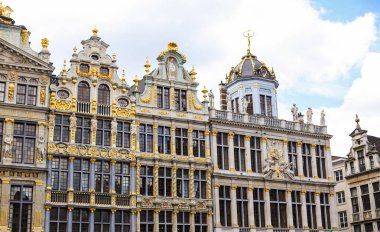 Brüksel, Belçika'daki merkezi kare güzel Grand Place binalarda.